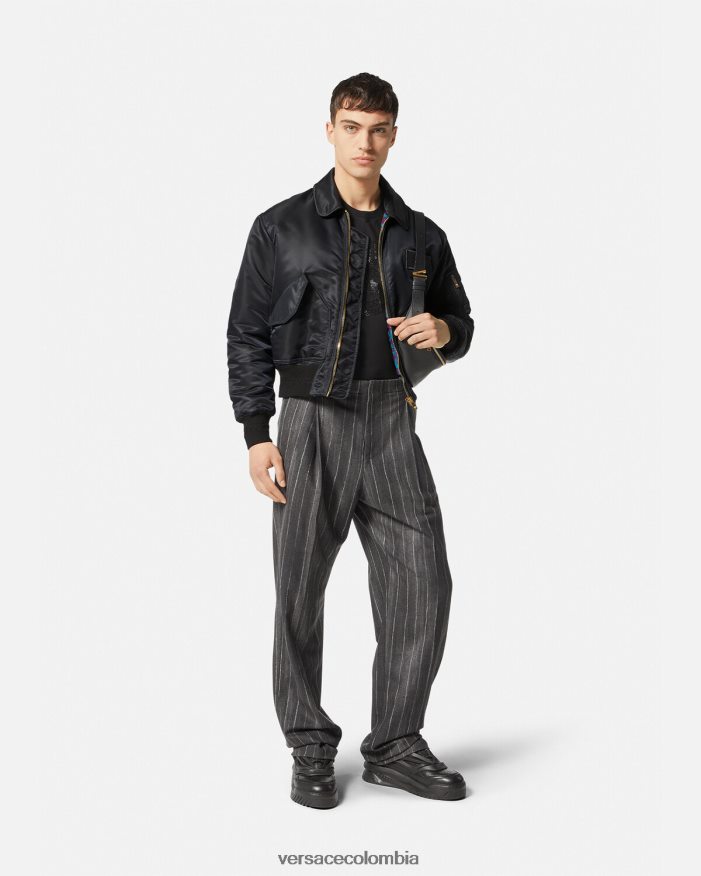 hombres chamarra bomber con parche del logo Versace negro 2RP40F1250 ropa