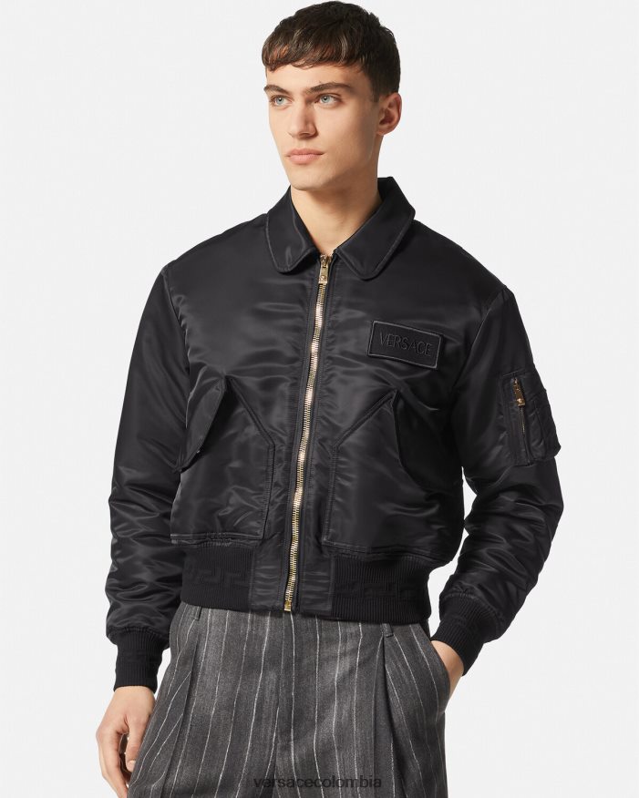 hombres chamarra bomber con parche del logo Versace negro 2RP40F1250 ropa