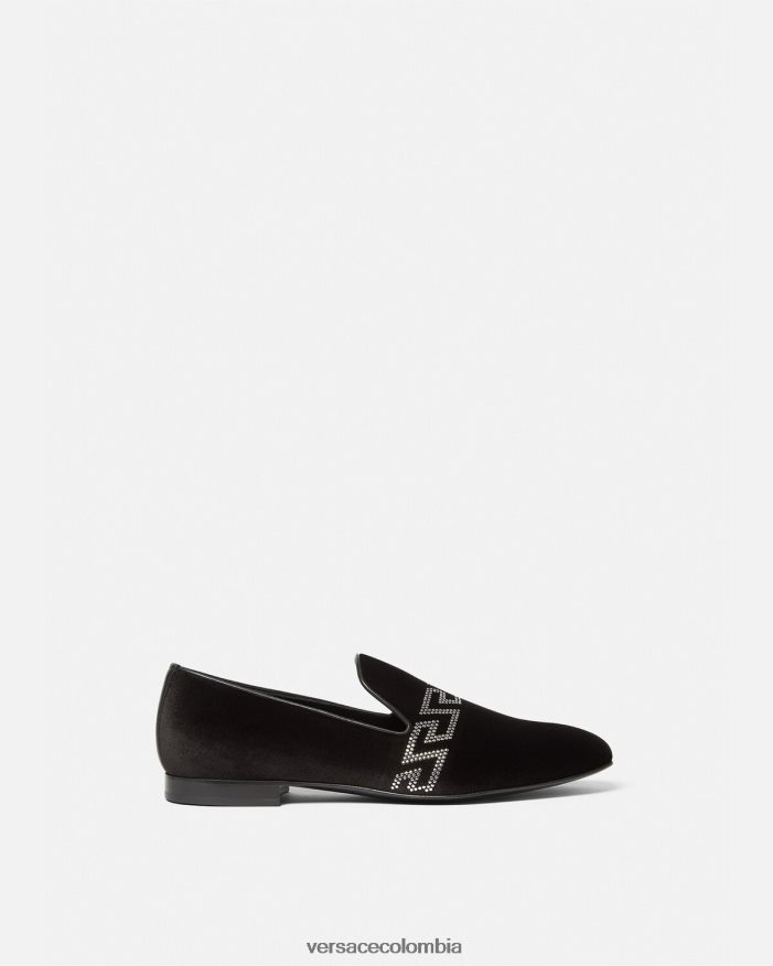 hombres pantuflas de terciopelo con greca y tachuelas Versace negro 2RP40F1572 zapato