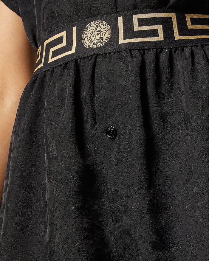 mujer shorts de pijama con borde barroco y greca Versace negro y gris 2RP40F1025 ropa interior y ropa de playa
